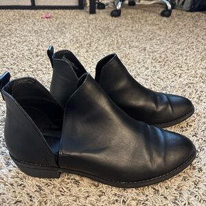 Universal Thread Black Ankle Booties